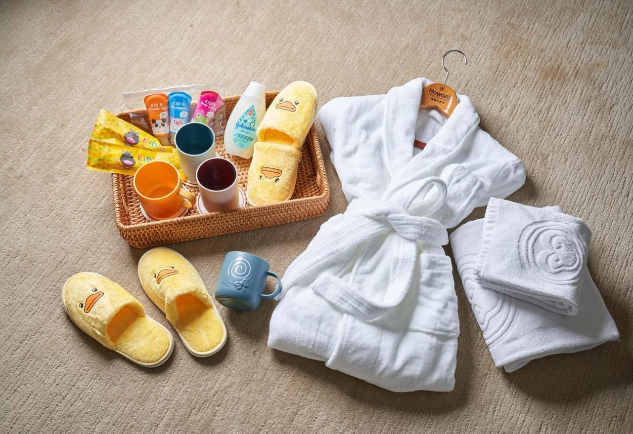 The Howard Plaza Hotel Ταϊπέι Εξωτερικό φωτογραφία A bathrobe and slippers