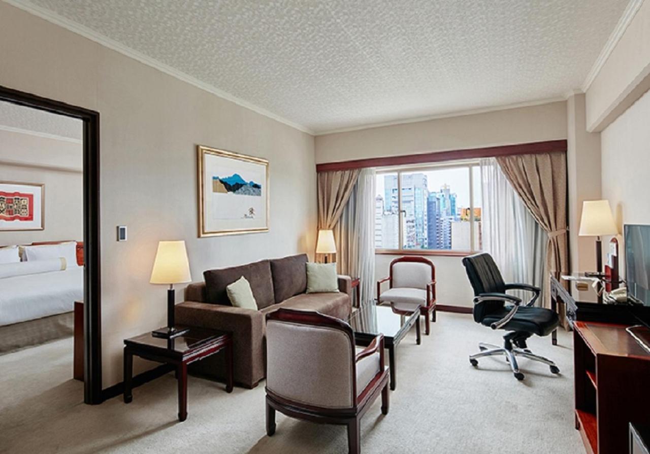 The Howard Plaza Hotel Ταϊπέι Δωμάτιο φωτογραφία A suite at the hotel