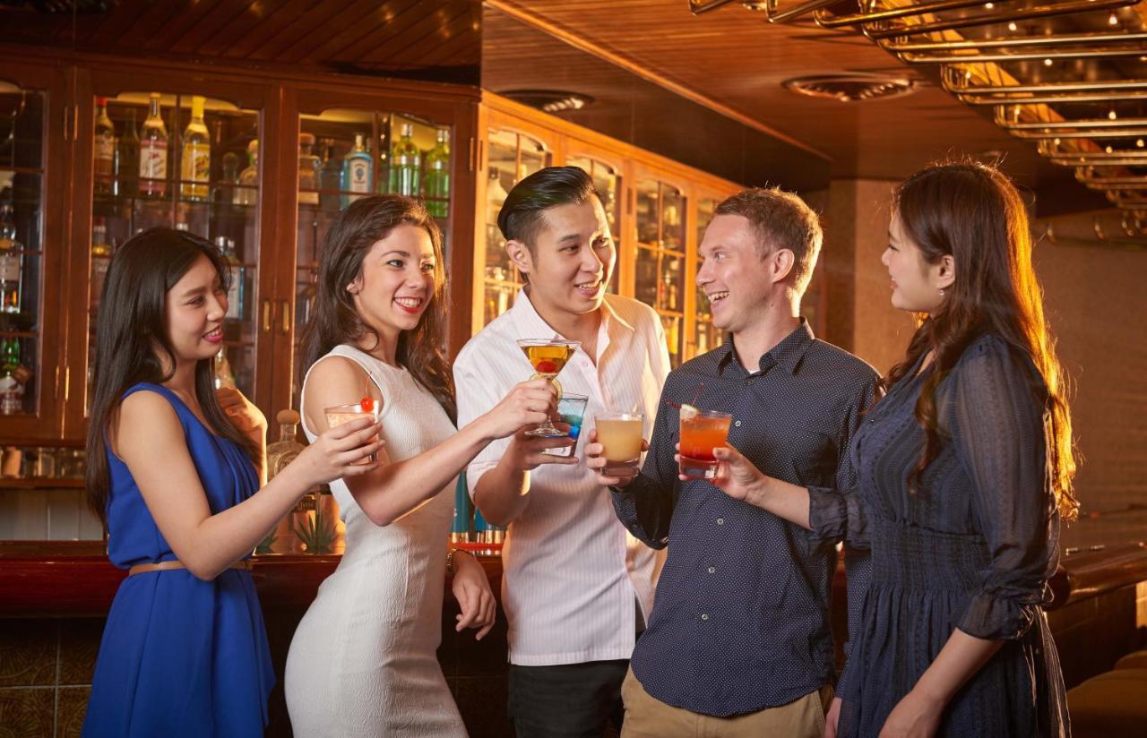 The Howard Plaza Hotel Ταϊπέι Εξωτερικό φωτογραφία A group of people socializing