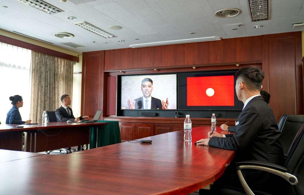The Howard Plaza Hotel Ταϊπέι Ανέσεις φωτογραφία A teleconference in progress