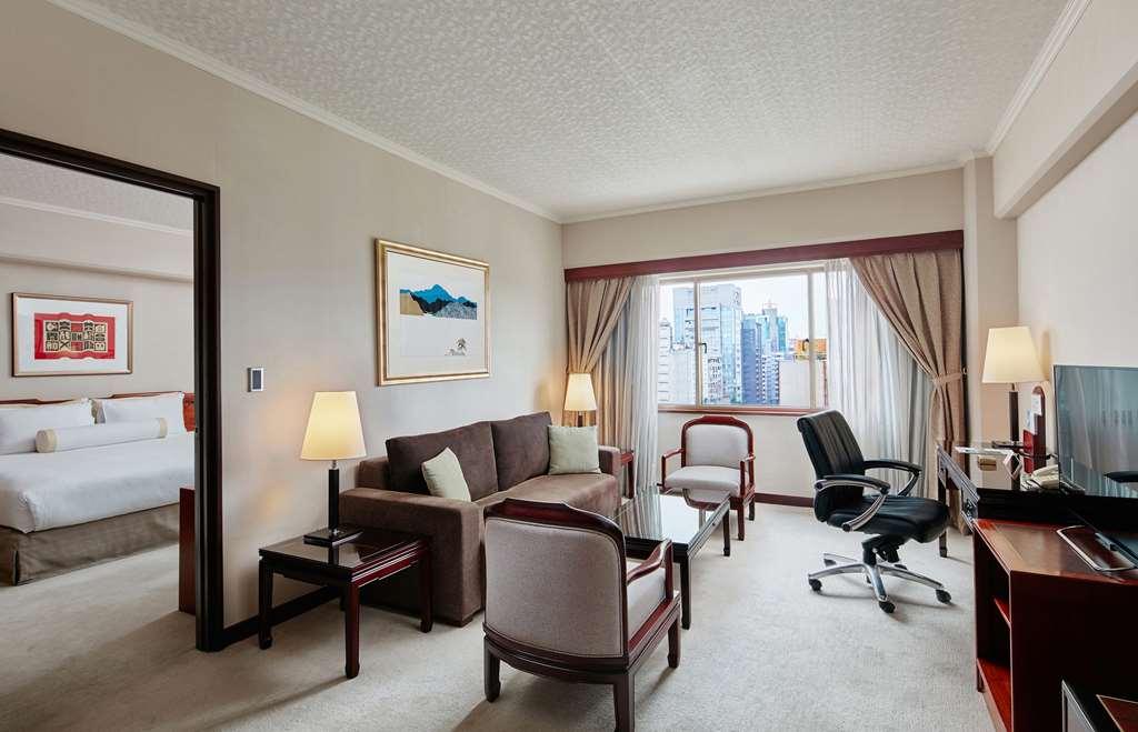 The Howard Plaza Hotel Ταϊπέι Δωμάτιο φωτογραφία A suite at the Conrad Hong Kong
