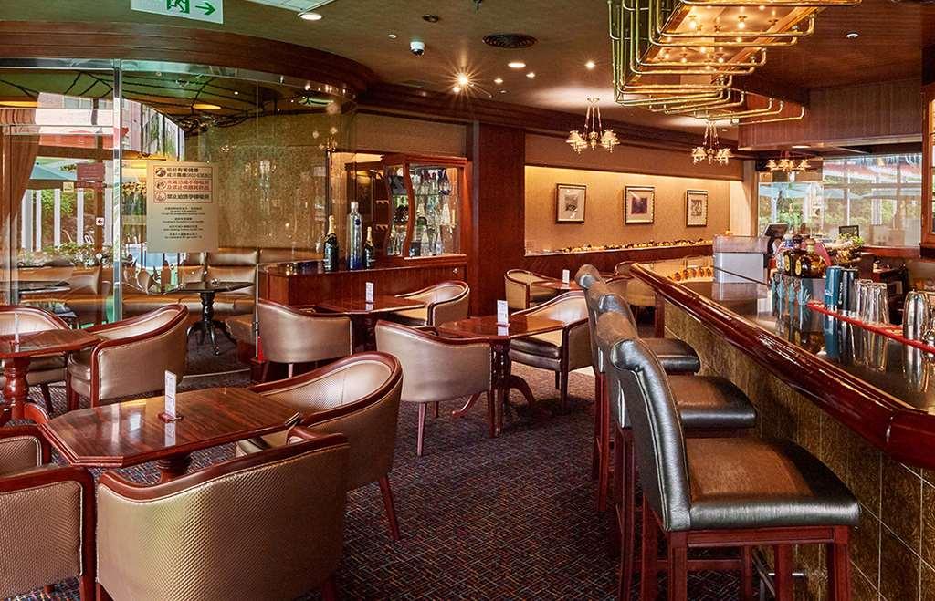 The Howard Plaza Hotel Ταϊπέι Εστιατόριο φωτογραφία The bar on board the Queen Mary 2