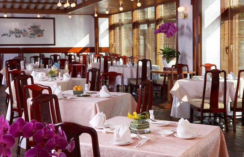 The Howard Plaza Hotel Ταϊπέι Εστιατόριο φωτογραφία Interior of the restaurant