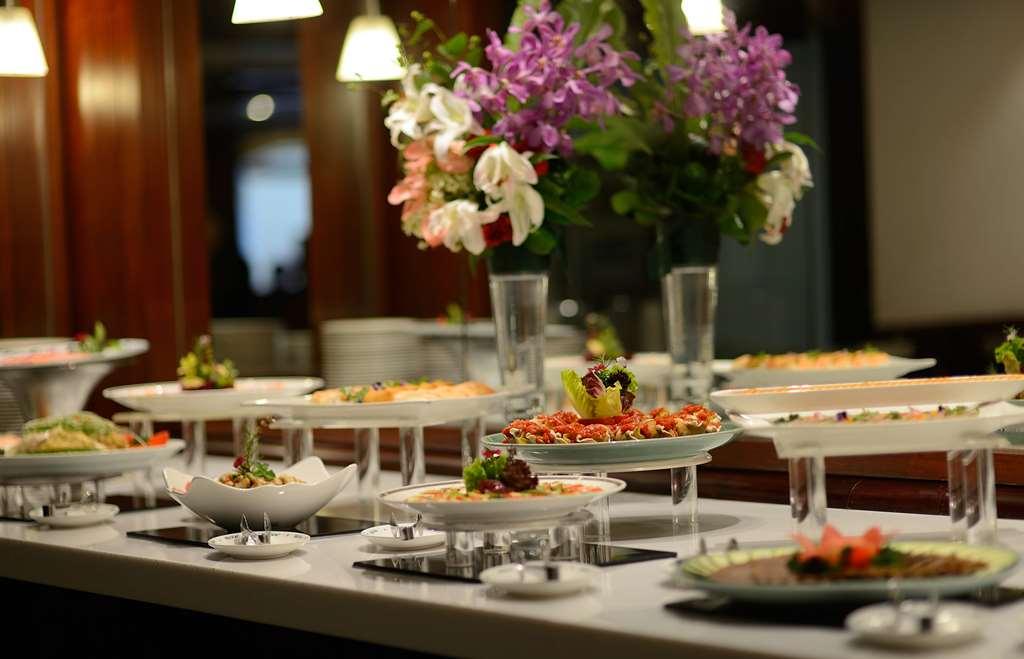 The Howard Plaza Hotel Ταϊπέι Εστιατόριο φωτογραφία A buffet