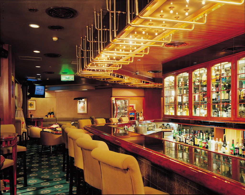 The Howard Plaza Hotel Ταϊπέι Εστιατόριο φωτογραφία The bar on board the Queen Mary 2